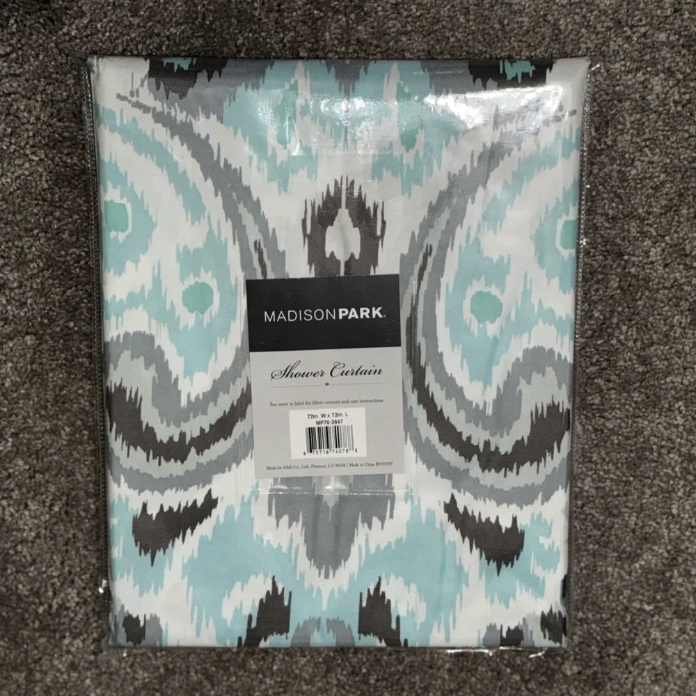 NWT - MADISON PARK - Shower Curtain 72